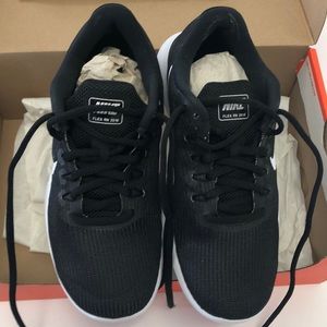 New With Tags Women’s Nike Flex 2018 Running